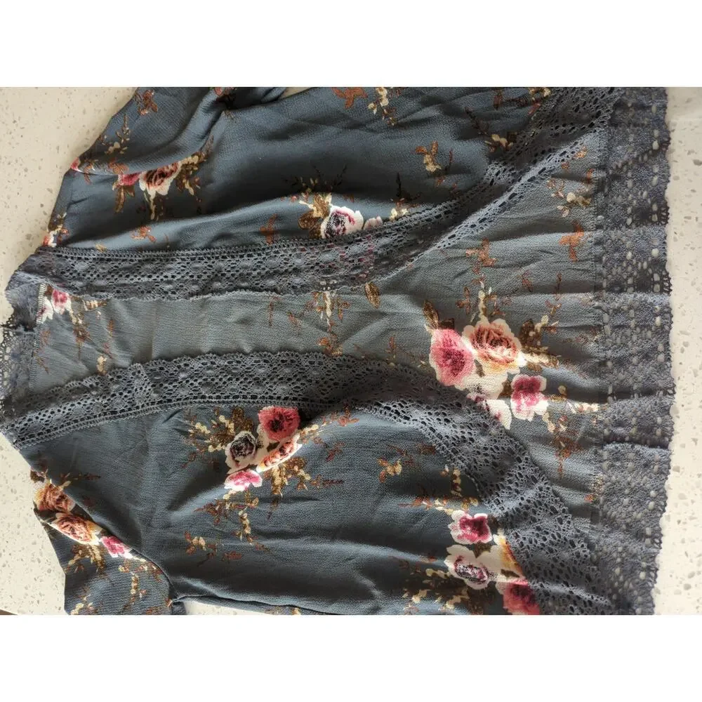 Floral lace trimmed Kimono Style Cardigan. Size L
